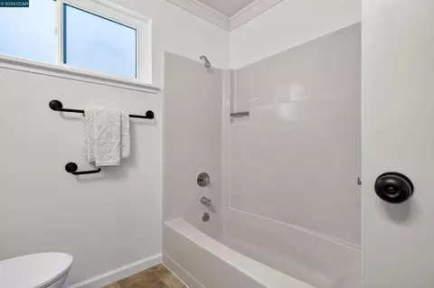 Bath - 748 3rd Ave, Pinole, CA 94564 photo 6 of 8