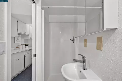 Bath - 748 3rd Ave, Pinole, CA 94564 photo 8 of 8