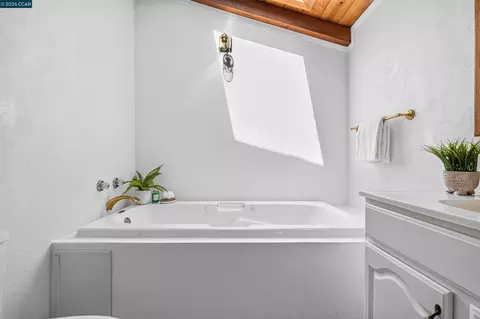 Bath - 748 3rd Ave, Pinole, CA 94564 photo 2 of 8