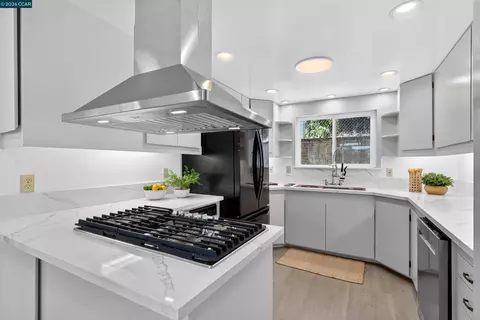 Kitchen - 748 3rd Ave, Pinole, CA 94564 photo 2 of 6