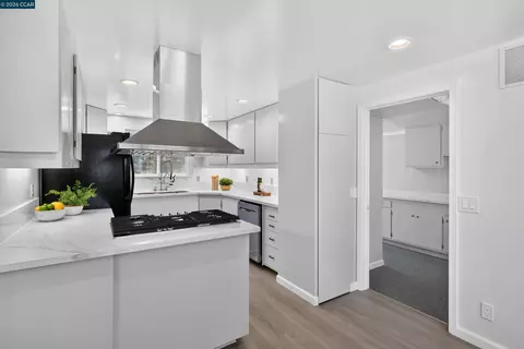 Kitchen - 748 3rd Ave, Pinole, CA 94564 photo 3 of 6