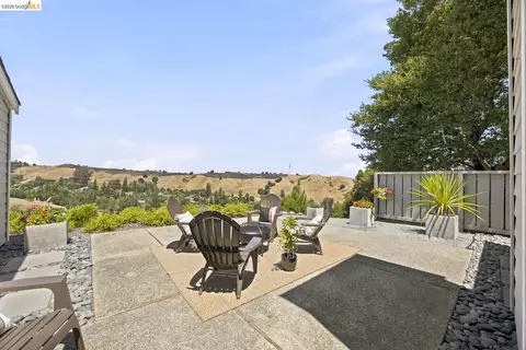 Exterior - 1897 Ascot Dr, Moraga, CA 94556 photo 4 of 8