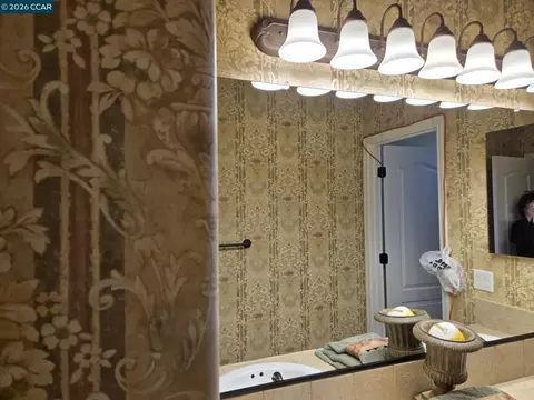 Bath - 505 Jane Ln, Oakley, CA 94561 photo 3 of 4