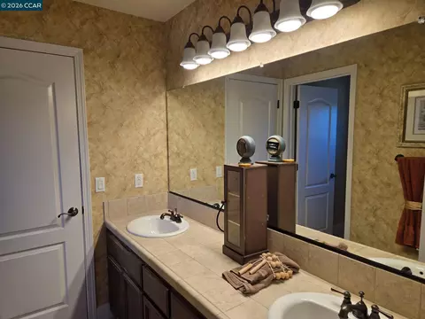 Bath - 505 Jane Ln, Oakley, CA 94561 photo 4 of 4