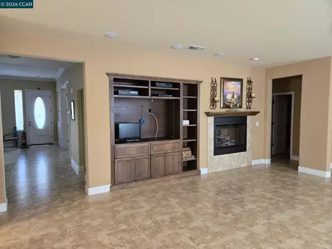 Living - 505 Jane Ln, Oakley, CA 94561 photo 3 of 4