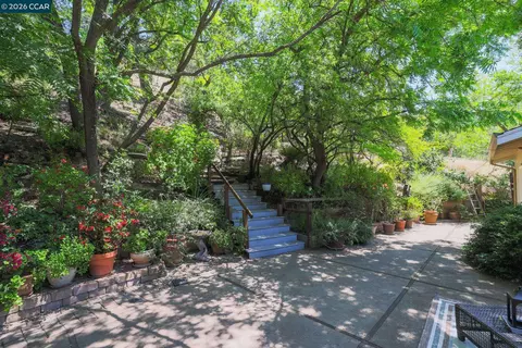 Exterior - 205 Summit Rd, Walnut Creek, CA 94598 photo 7 of 12