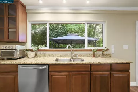 Kitchen - 205 Summit Rd, Walnut Creek, CA 94598 photo 3 of 4