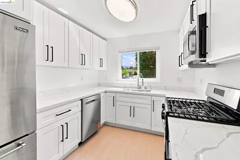 Kitchen - 1151 Sereno Dr, Vallejo, CA 94589 photo 2 of 2