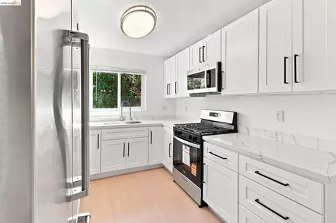 Kitchen - 1151 Sereno Dr, Vallejo, CA 94589 photo 1 of 2