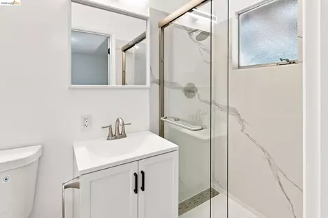 Bath - 1151 Sereno Dr, Vallejo, CA 94589 photo 2 of 2