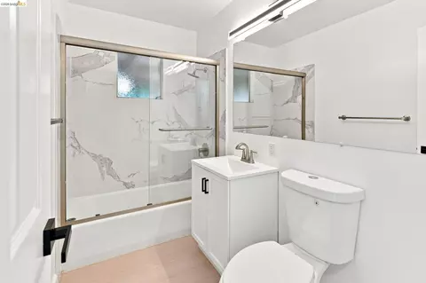 Bath - 1151 Sereno Dr, Vallejo, CA 94589 photo 1 of 2