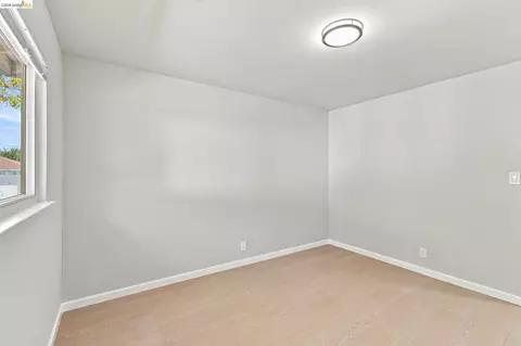 Bedroom - 1151 Sereno Dr, Vallejo, CA 94589 photo 2 of 5