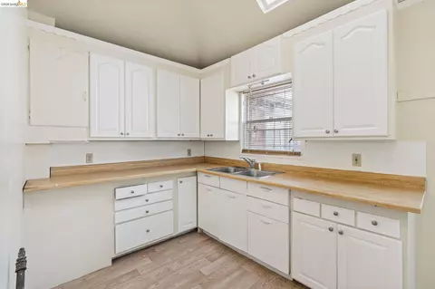 Kitchen - 738 E 19th St, Oakland, CA 94606 photo 1 of 1