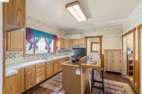 Kitchen - 746 E 19th St, Oakland, CA 94606 photo 1 of 1