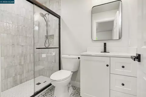 Bath - 1023 Caldwell Ave, Vallejo, CA 94591 photo 2 of 2
