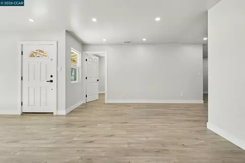 Living - 1023 Caldwell Ave, Vallejo, CA 94591 photo 2 of 6