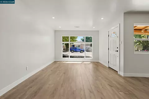 Living - 1023 Caldwell Ave, Vallejo, CA 94591 photo 4 of 6