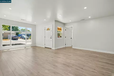Living - 1023 Caldwell Ave, Vallejo, CA 94591 photo 3 of 6
