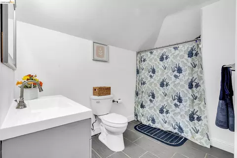 Bath - 2350 W Shell Ave, Martinez, CA 94553 photo 2 of 2