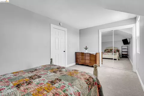 Bedroom - 2350 W Shell Ave, Martinez, CA 94553 photo 4 of 5