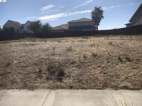 2252 Somerset Cir, Woodland, CA 95776