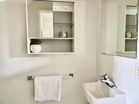 Bath - 1450 4th St #5, Berkeley, CA 94710 photo 1 of 2