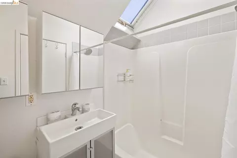 Bath - 1450 4th St #5, Berkeley, CA 94710 photo 2 of 2