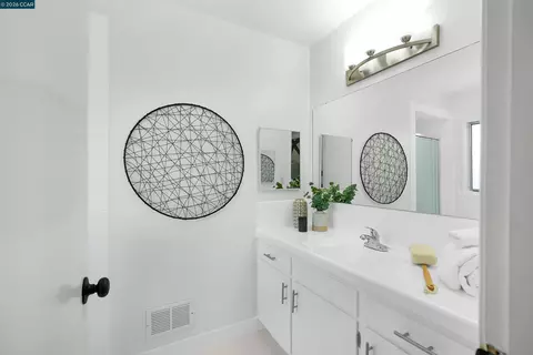 Bath - 61 Sullivan Dr, Moraga, CA 94556 photo 2 of 5
