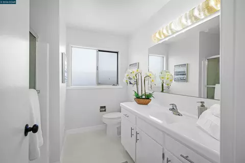 Bath - 61 Sullivan Dr, Moraga, CA 94556 photo 4 of 5