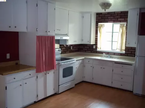 Kitchen - 290 Plum St, Vacaville, CA 95688 photo 1 of 1