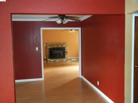 Living - 290 Plum St, Vacaville, CA 95688 photo 2 of 2