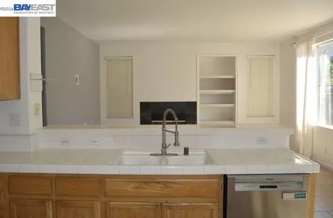 Kitchen - 13900 Pinecrest St, Lathrop, CA 95330 photo 3 of 3