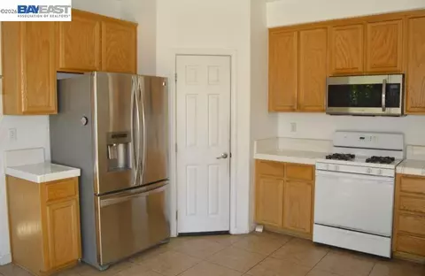 Kitchen - 13900 Pinecrest St, Lathrop, CA 95330 photo 2 of 3