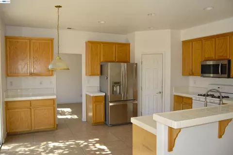 Kitchen - 13900 Pinecrest St, Lathrop, CA 95330 photo 1 of 3