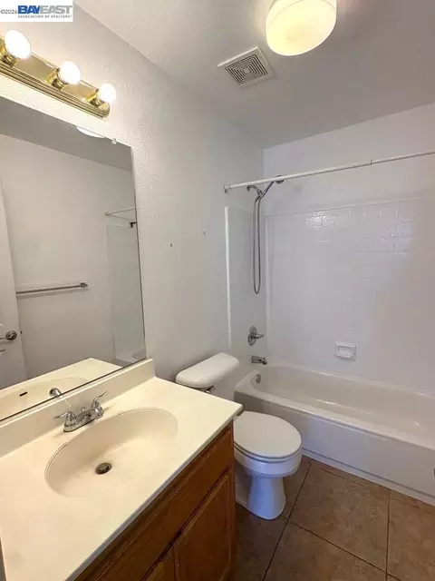 Bath - 13900 Pinecrest St, Lathrop, CA 95330 photo 1 of 4