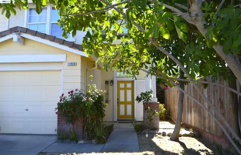 Exterior - 13900 Pinecrest St, Lathrop, CA 95330 photo 4 of 5