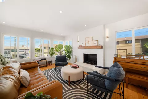 10774 Hellman St, Oakland, CA 94605