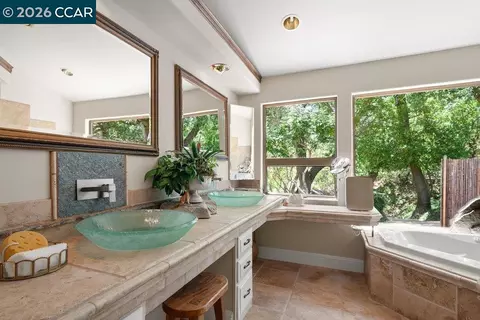 Bath - 490 St Marys Rd, Lafayette, CA 94549 photo 2 of 4
