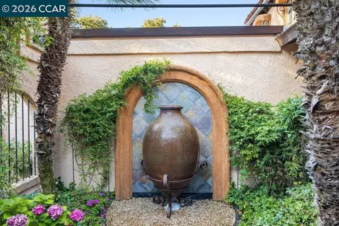Exterior - 490 St Marys Rd, Lafayette, CA 94549 photo 3 of 10