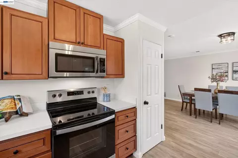 Kitchen - 295 Iris Rd, Hercules, CA 94547 photo 3 of 3