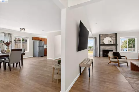 Entry Way - 295 Iris Rd, Hercules, CA 94547 photo 1 of 1