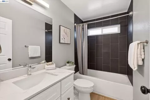 Bath - 295 Iris Rd, Hercules, CA 94547 photo 2 of 2