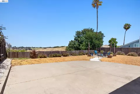 Exterior - 295 Iris Rd, Hercules, CA 94547 photo 8 of 10