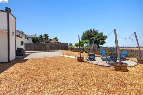 Exterior - 295 Iris Rd, Hercules, CA 94547 photo 5 of 10
