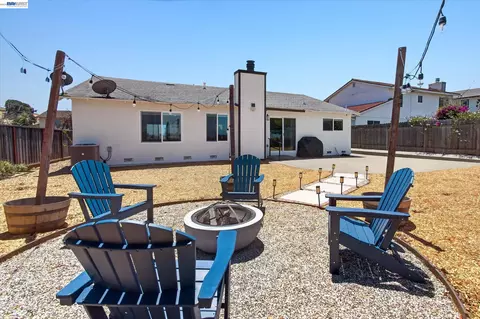 Exterior - 295 Iris Rd, Hercules, CA 94547 photo 2 of 10