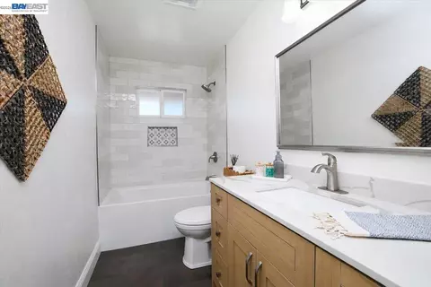 Bath - 3360 Doyle Rd, Oakley, CA 94561 photo 1 of 3