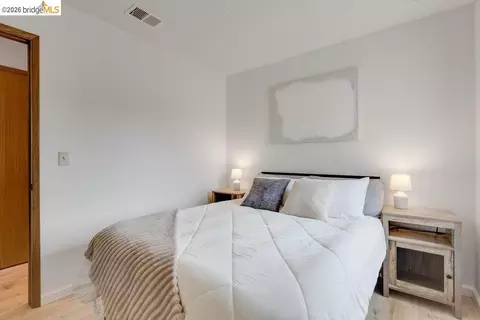 Bedroom - 341 Inverness Dr, Vallejo, CA 94589 photo 2 of 4
