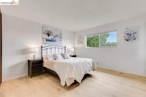 Bedroom - 341 Inverness Dr, Vallejo, CA 94589 photo 4 of 4