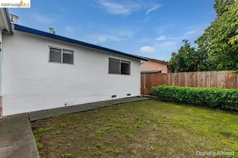 Exterior - 341 Inverness Dr, Vallejo, CA 94589 photo 4 of 6