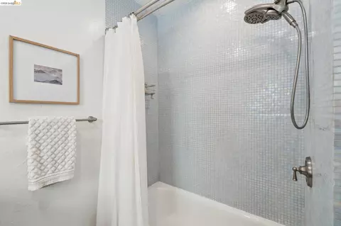 Bath - 984 Regal Rd, Berkeley, CA 94708 photo 3 of 3